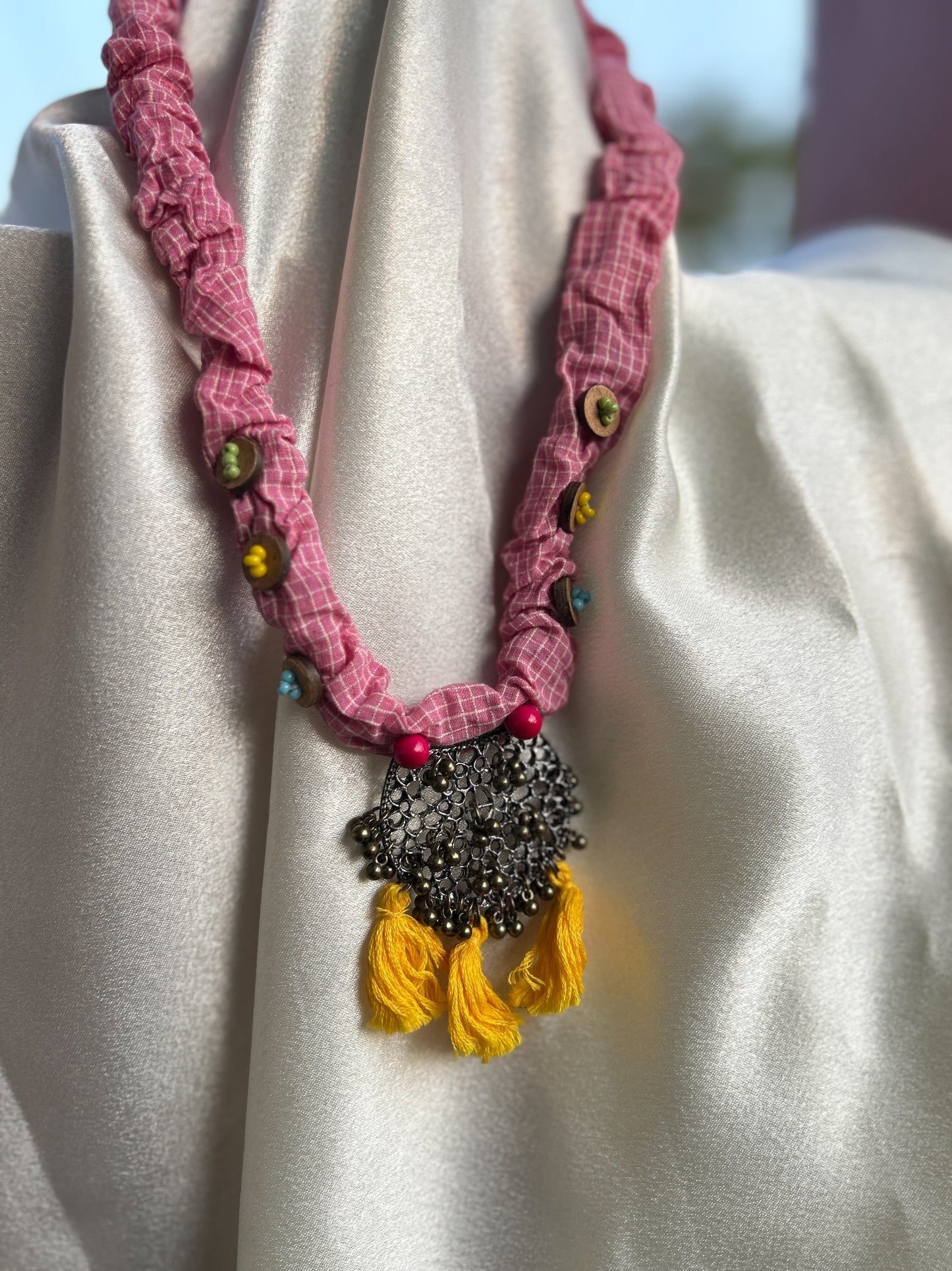 Crush cord Pink -yellow tassle necklace