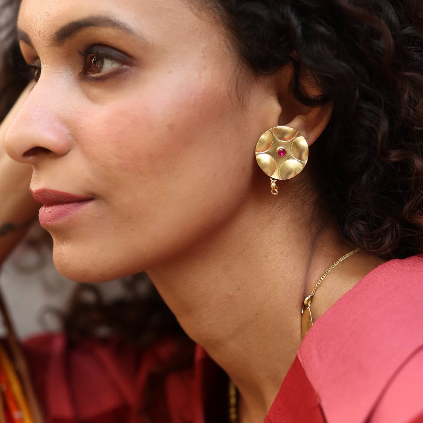Circle pink ear-ring