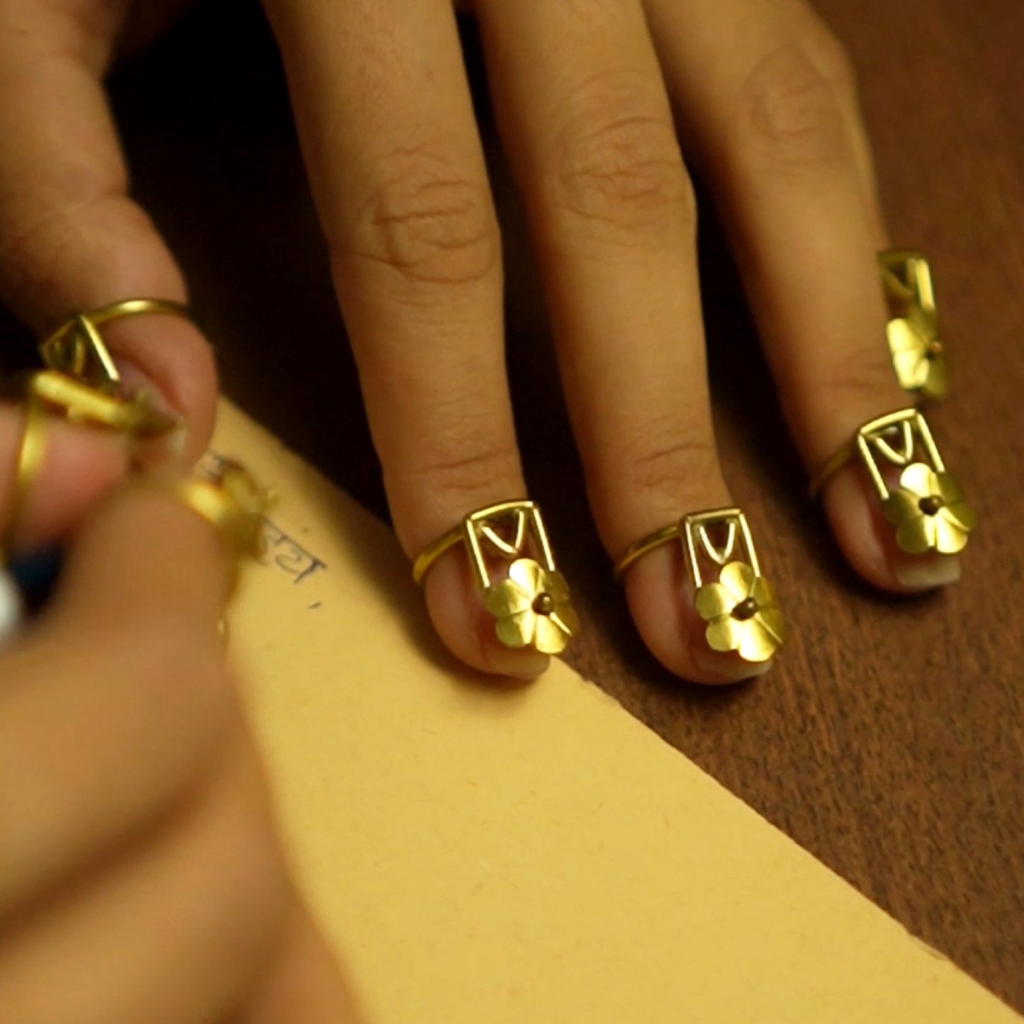Gilded Crowns - Nail Jewels flower set of 5