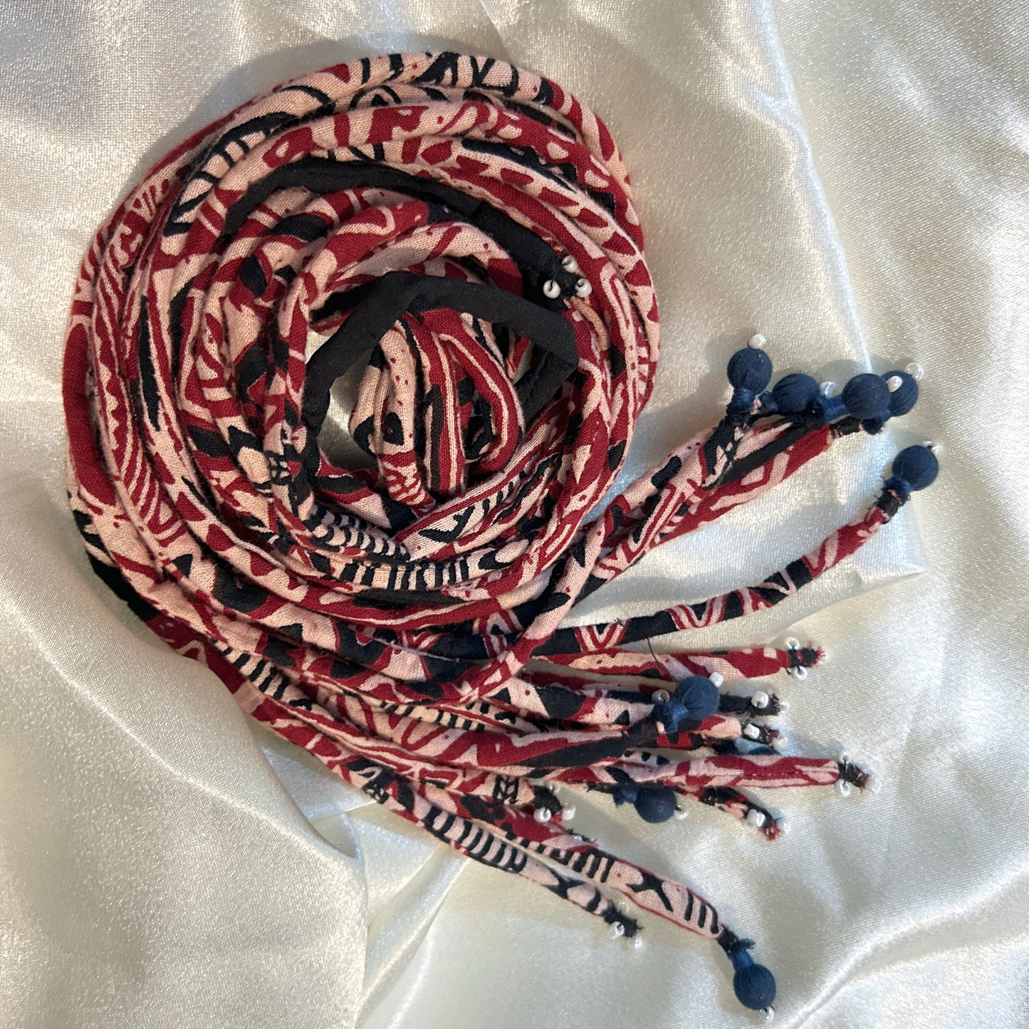 Maroon print hair strings 21 inch