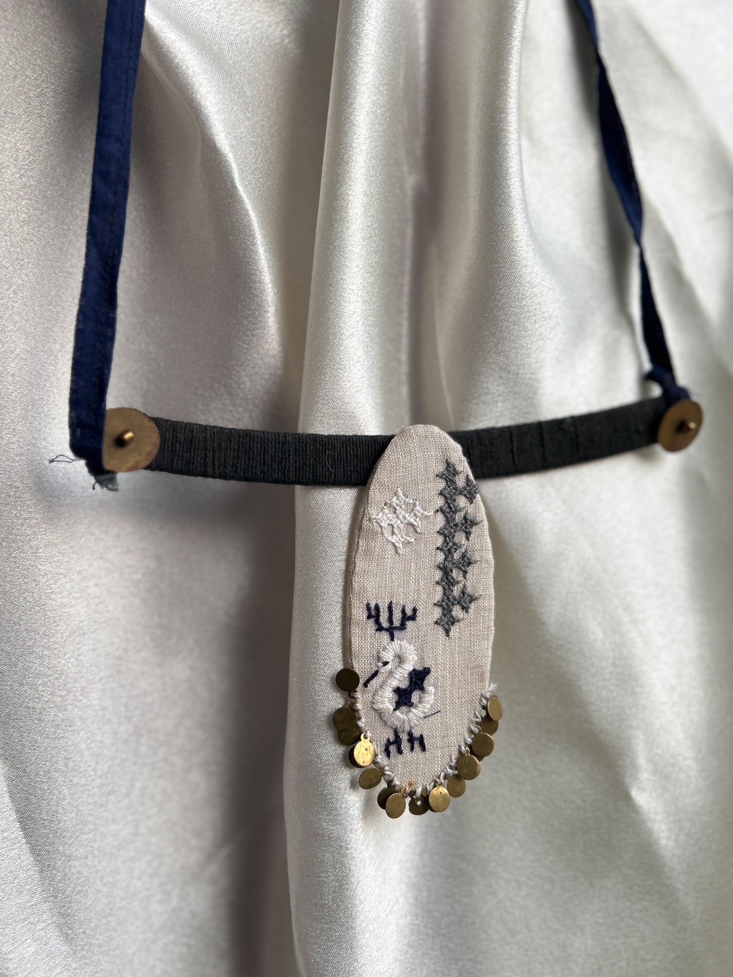 Oval embroidered white necklace