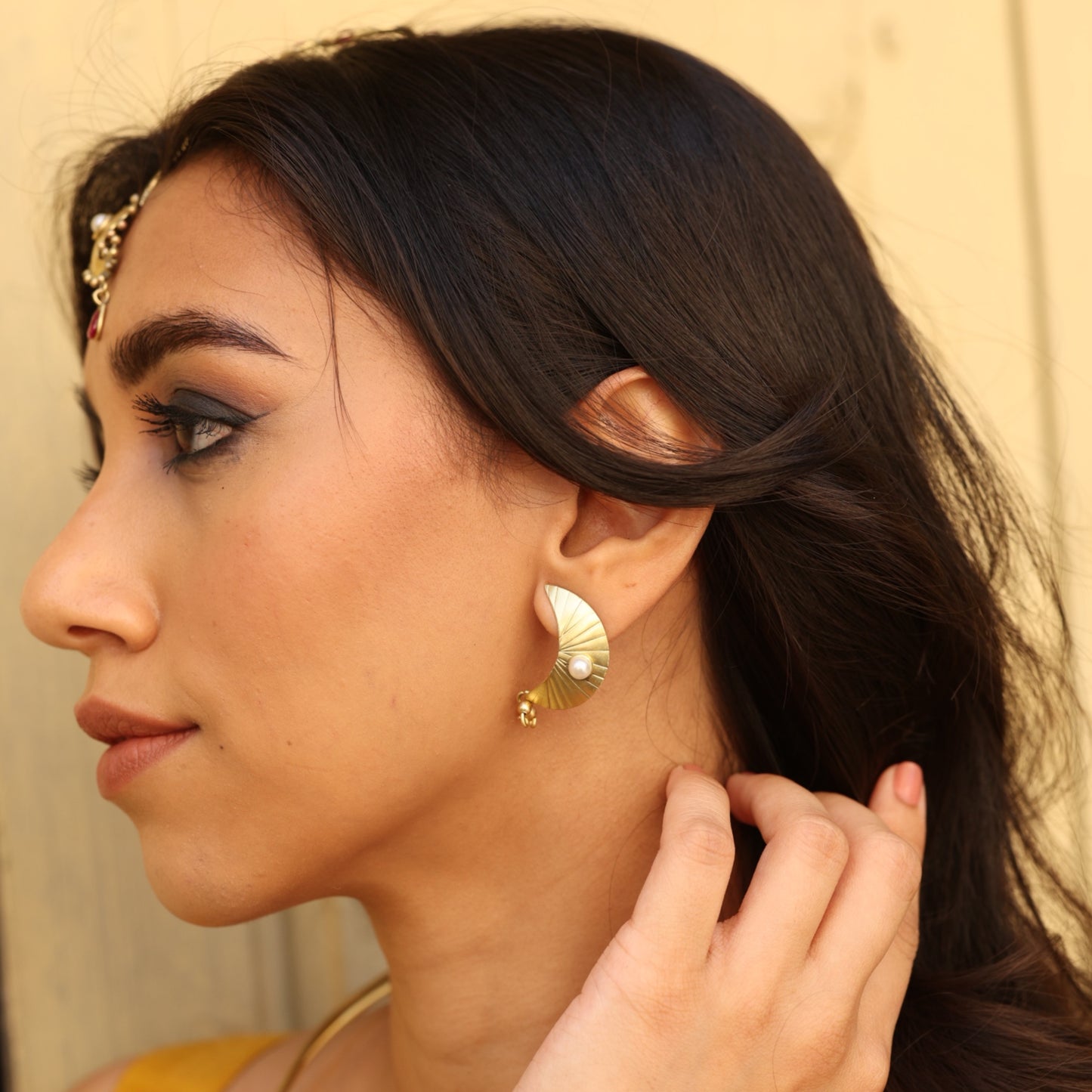Crescent ear-ring
