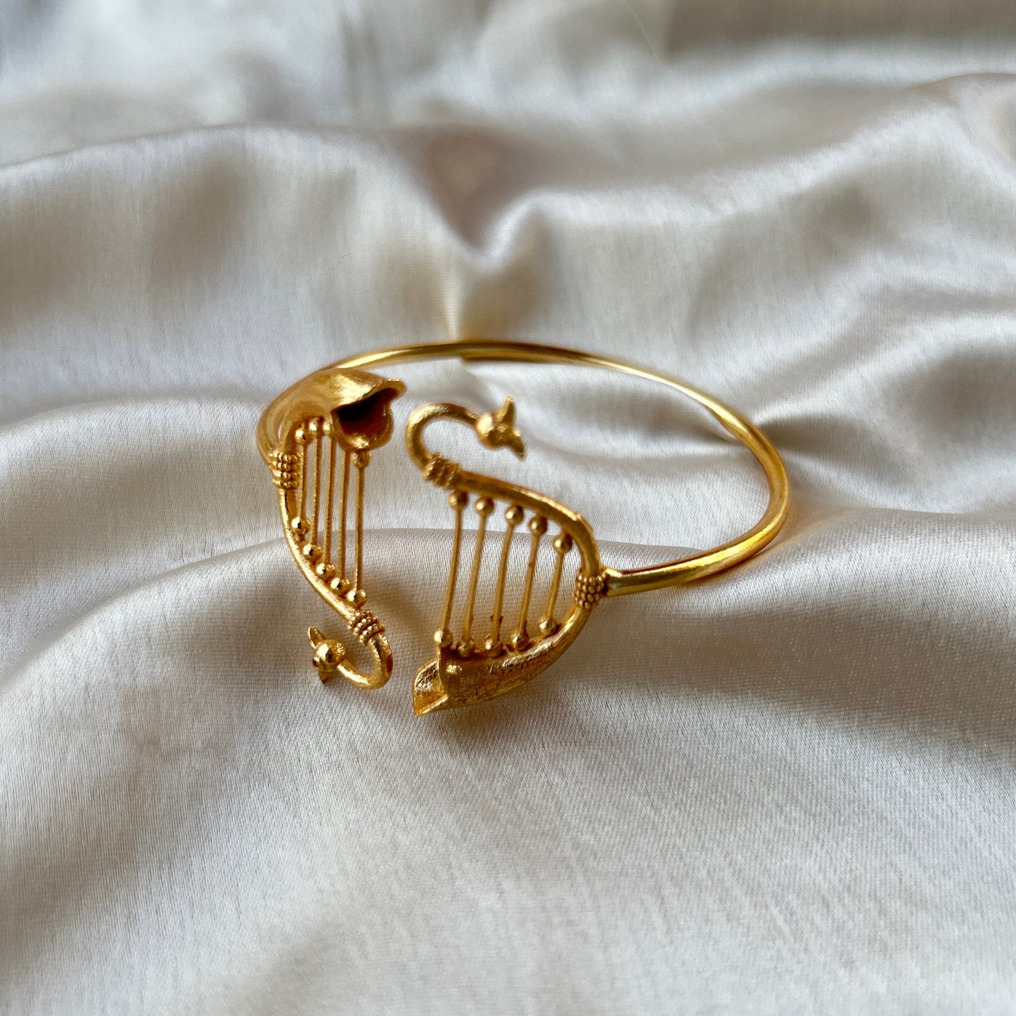 Harp bracelet