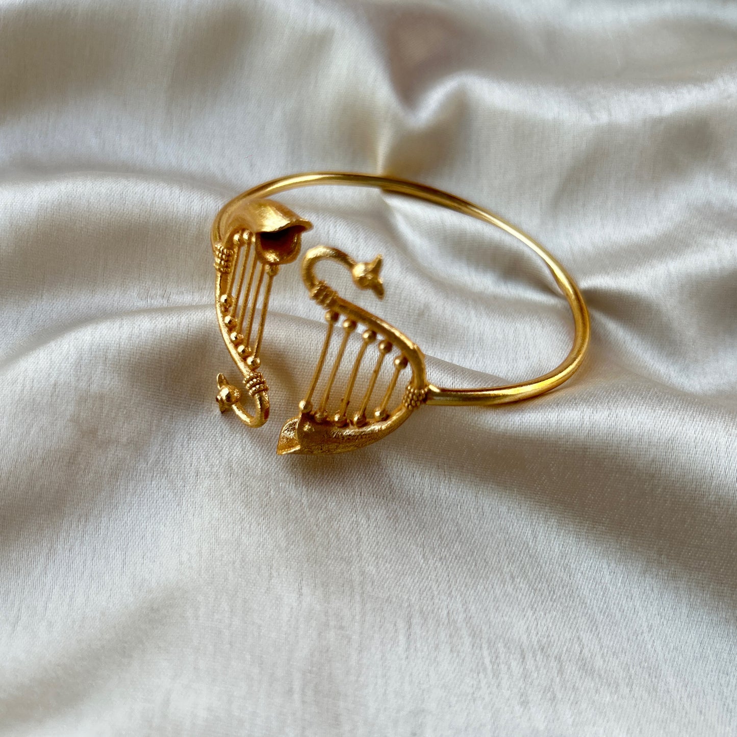 Harp bracelet
