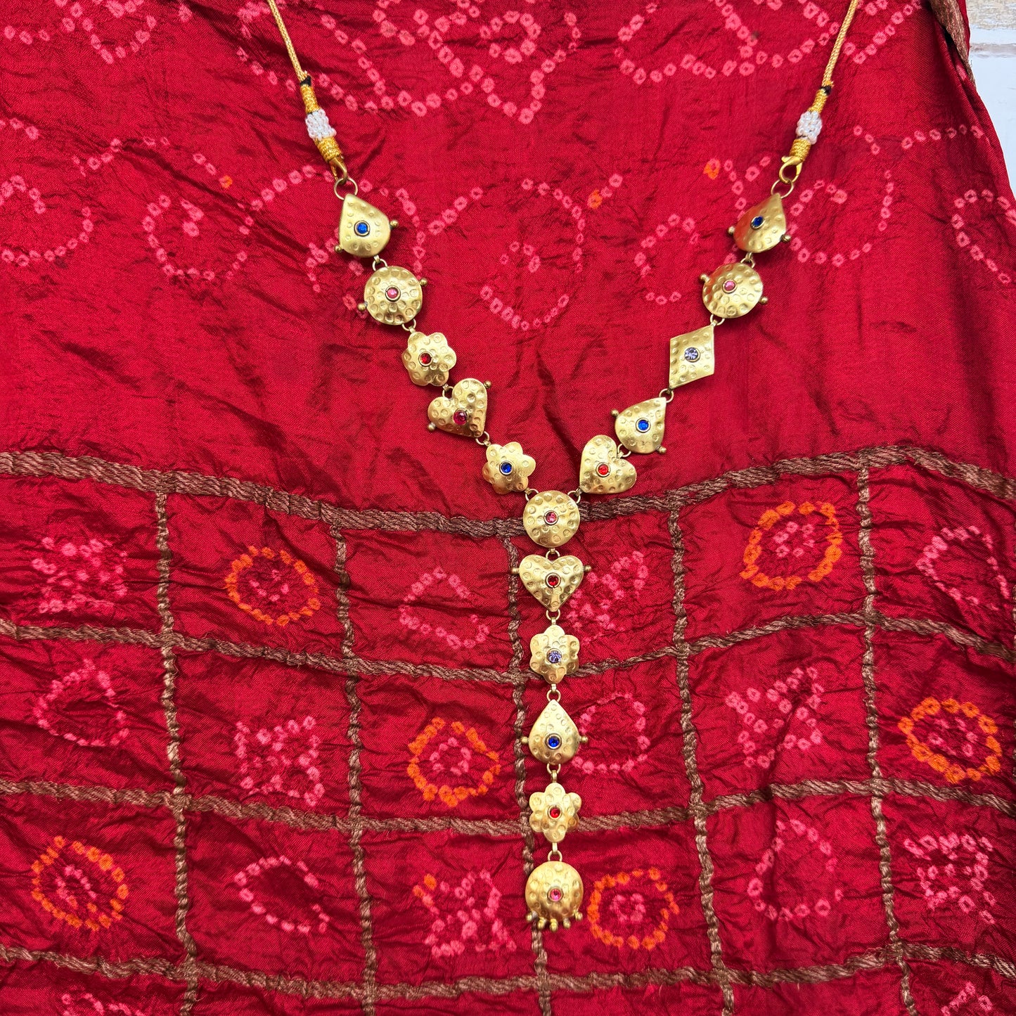 Floral tie necklace