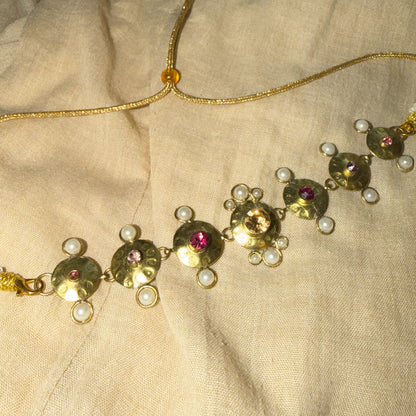 Champagne choker