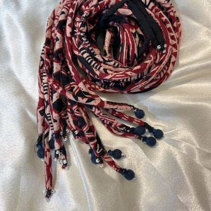 Maroon print hair strings 21 inch