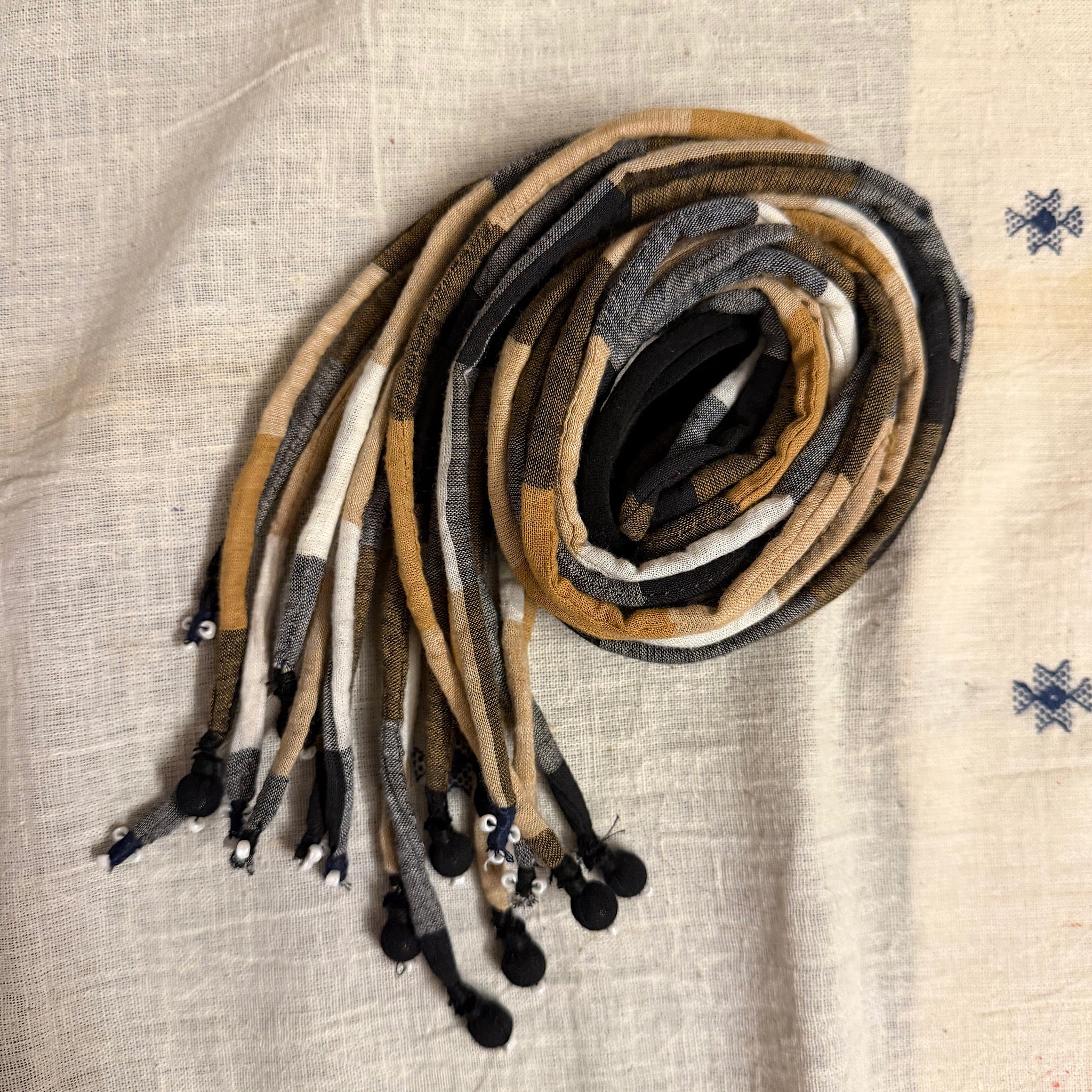 Beige black checkered hair strings 21 inch – By Nirjari