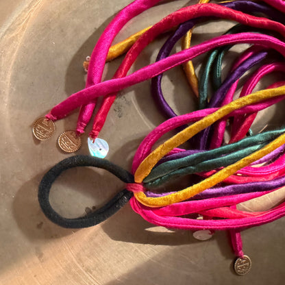 Silk multicolor hair strings 21 inch (with rubber band)