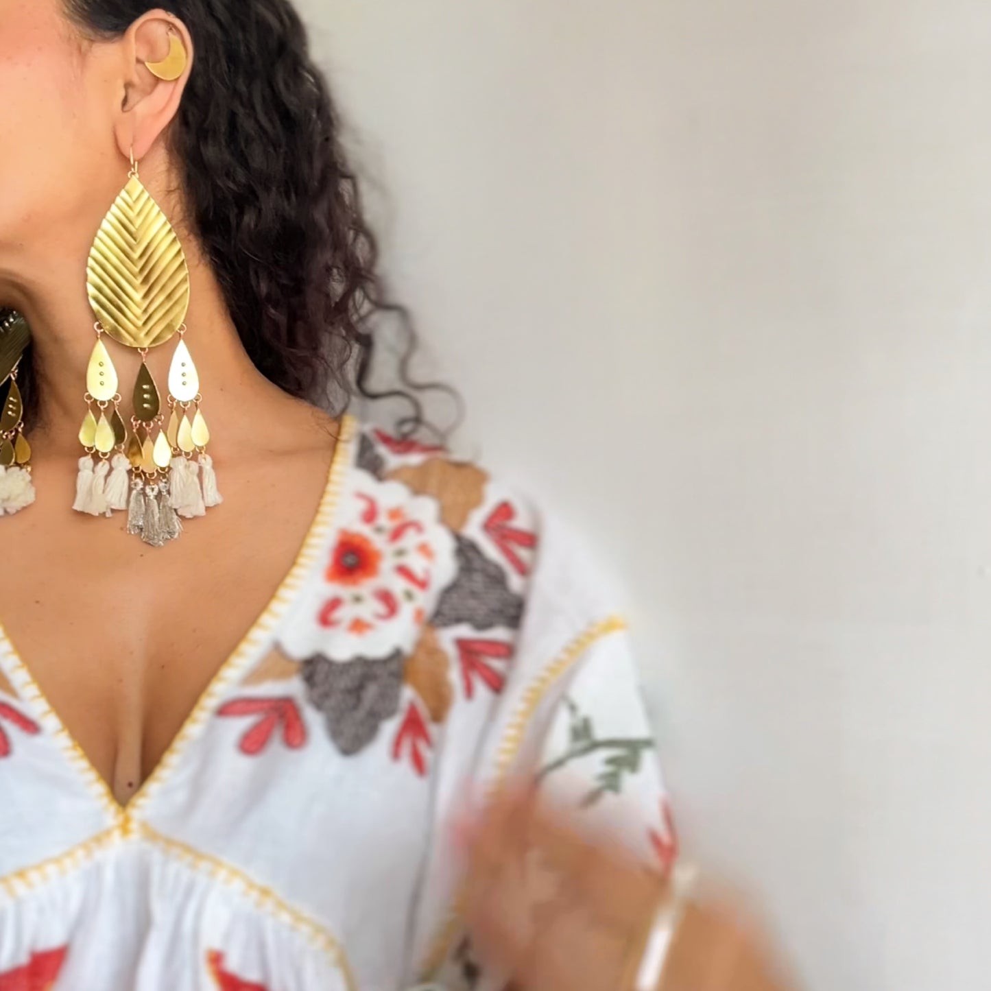 लहर cream gold brass earrings