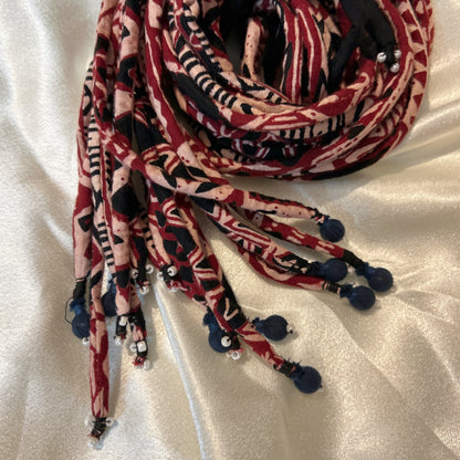 Maroon print hair strings 21 inch
