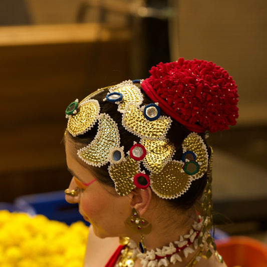 Maroon mogra bun