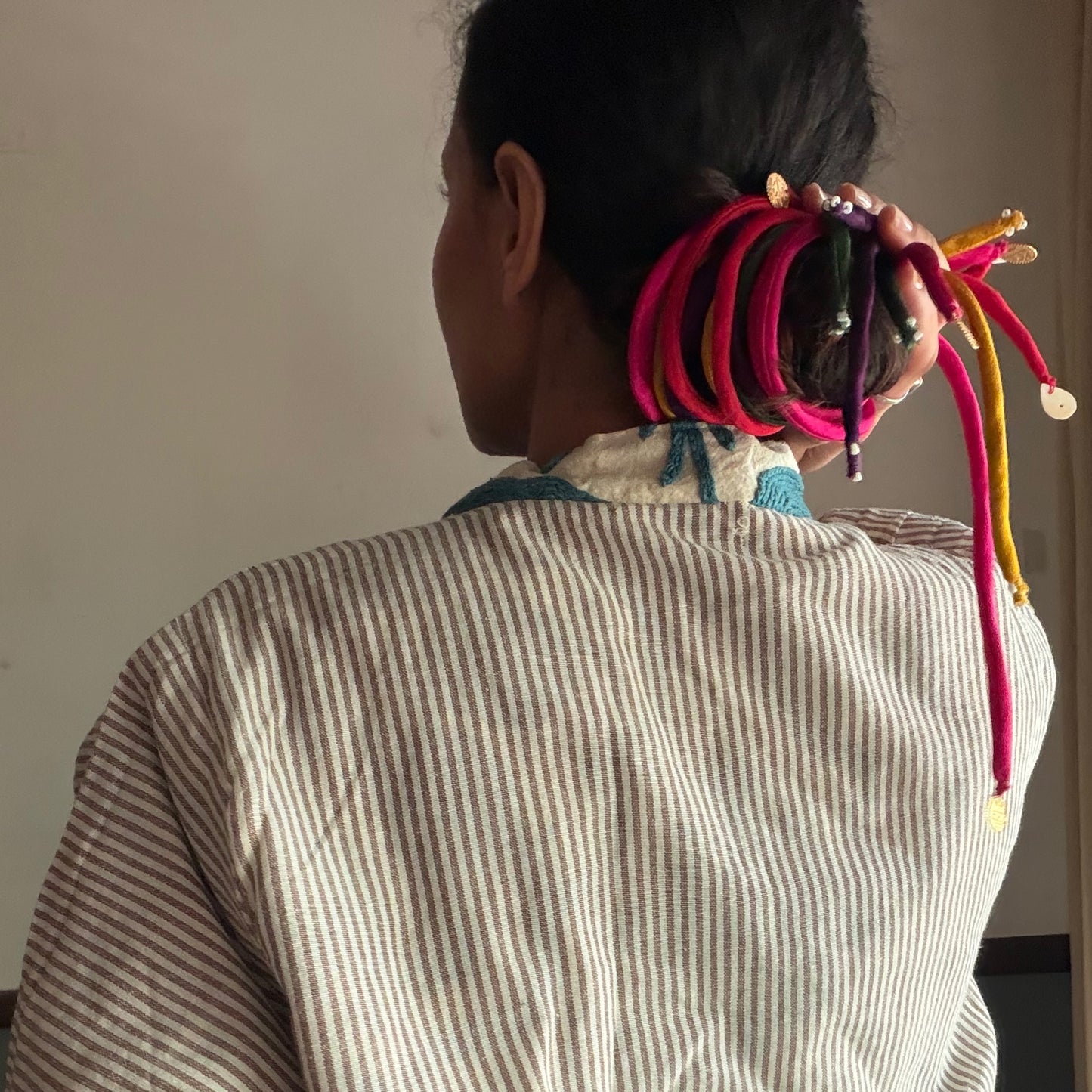 Silk multicolor hair strings 21 inch (with rubber band)