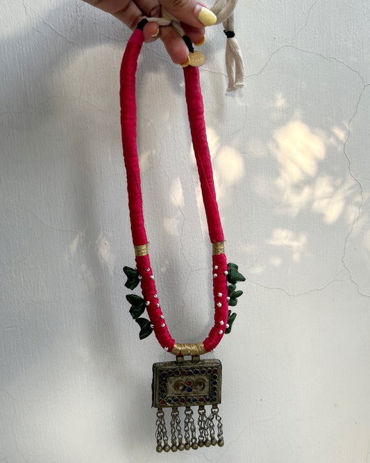 Rectangle Afghan statement necklace - Pink