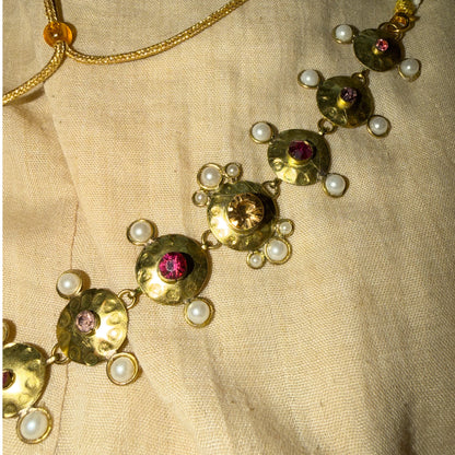 Champagne choker