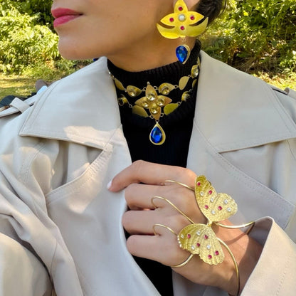Titli hand harness