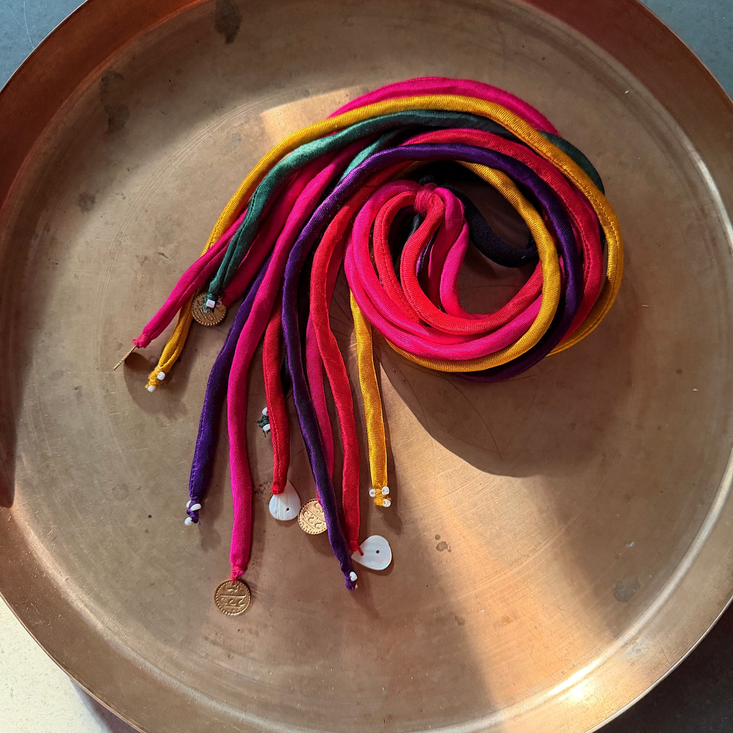 Silk multicolor hair strings 21 inch (with rubber band)