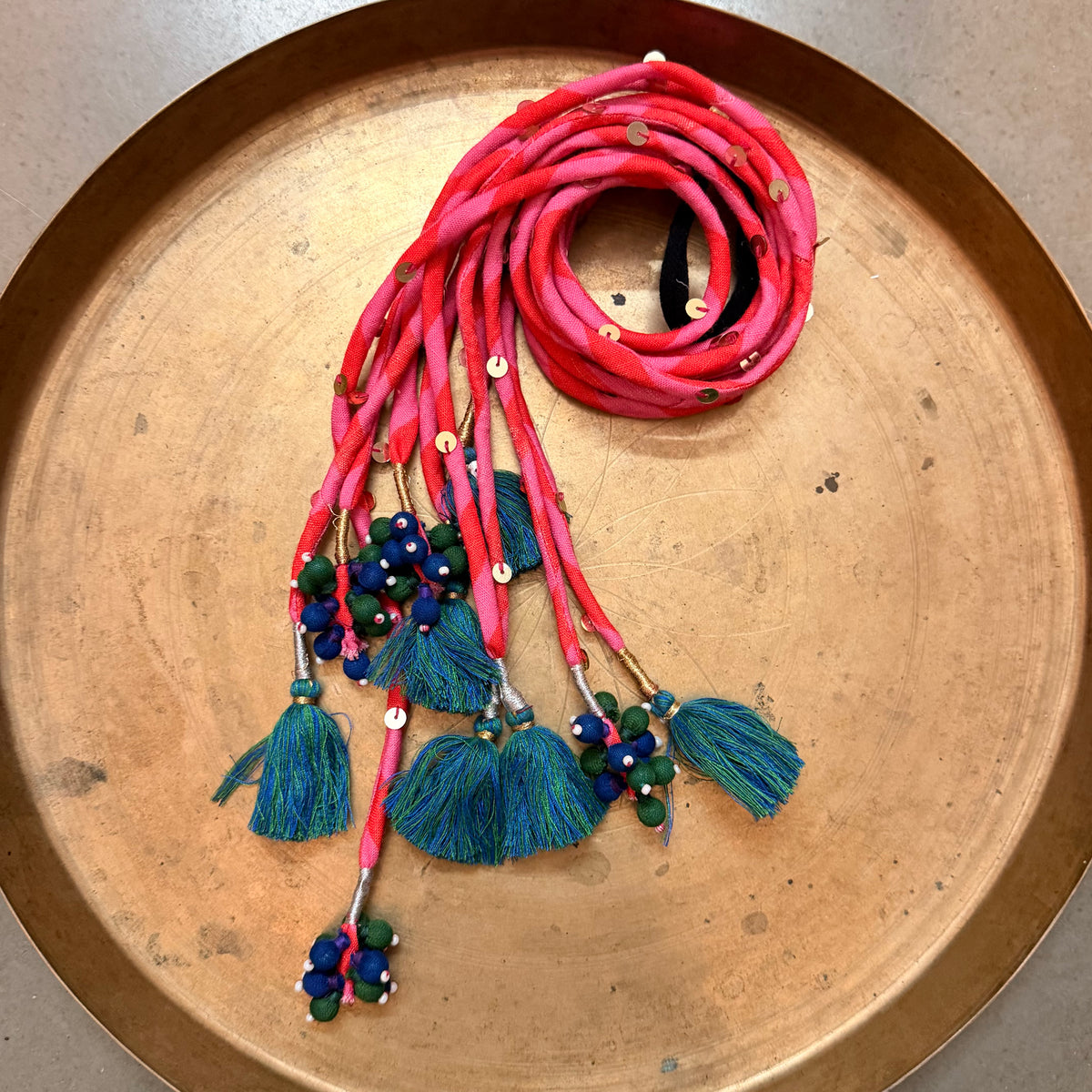 Gulabi phool Hair accessory