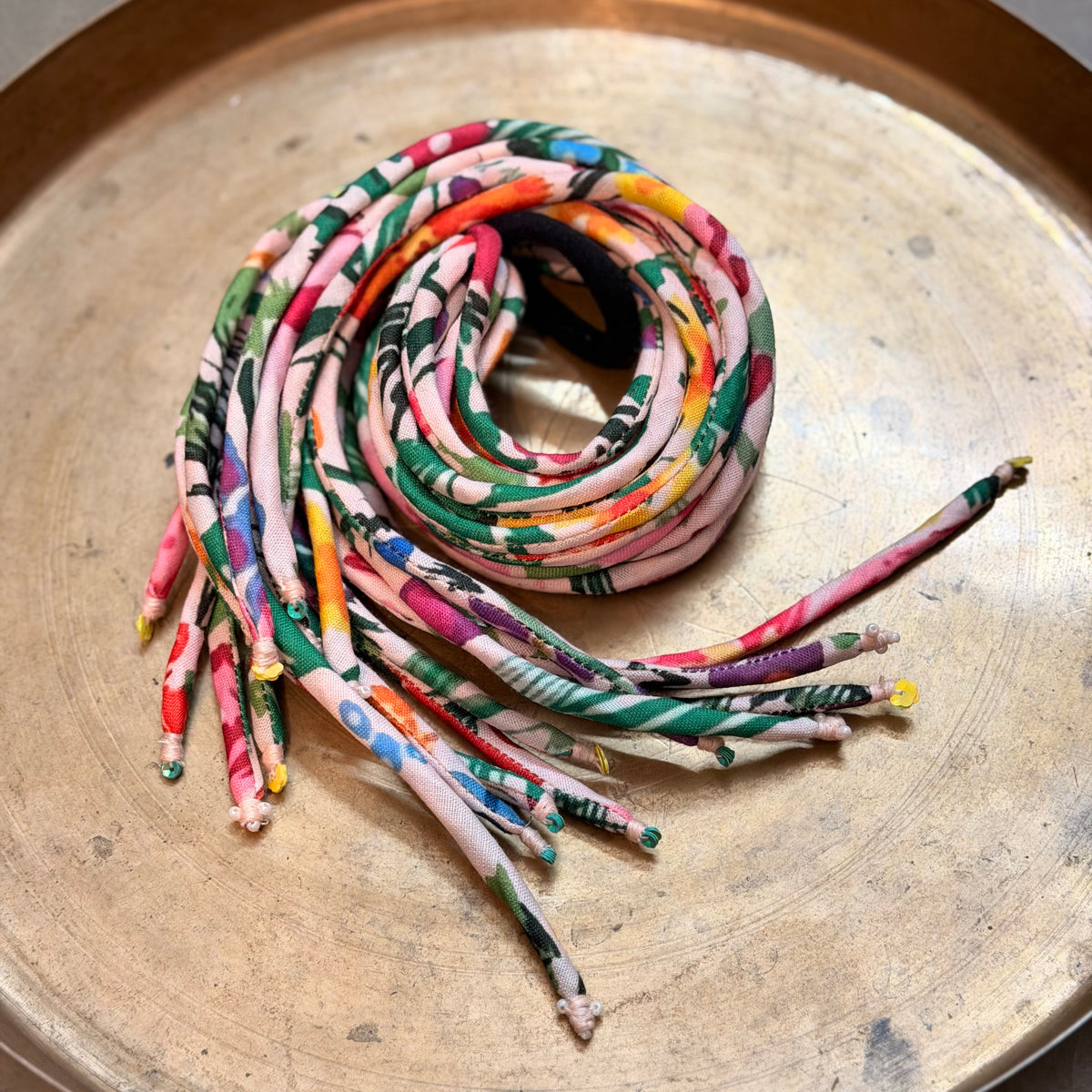 White lily Hair strings 21 inch with rubber band