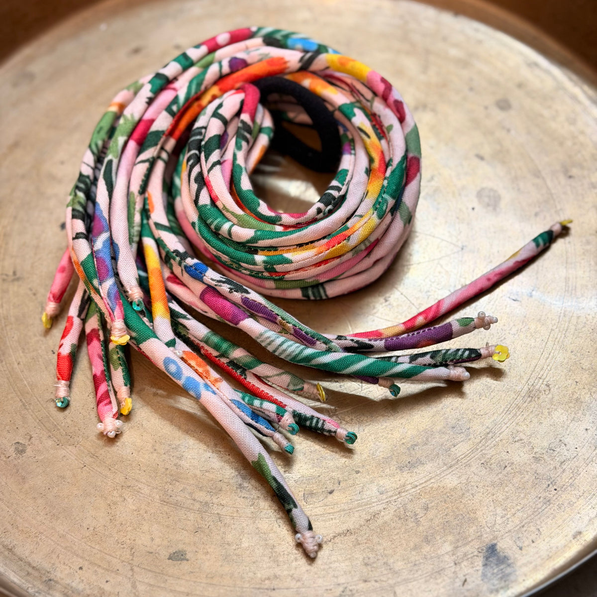 White lily Hair strings 21 inch with rubber band
